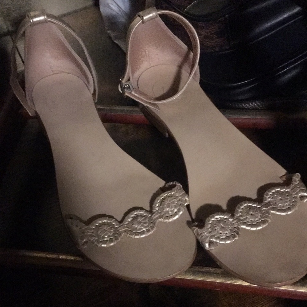 Jack Rogers Cream Sandals with Ankle Strap and Decorative Design